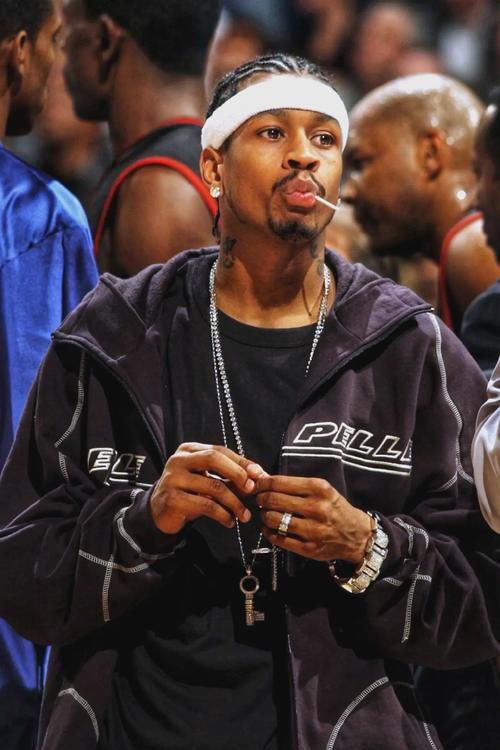 阿斯：拜仁加紧与于帕梅卡诺续约谈判，皇马考虑科纳特为备选（阿斯报：拜仁加速推动于帕梅卡诺续约，皇马将科纳特视为备选方案）