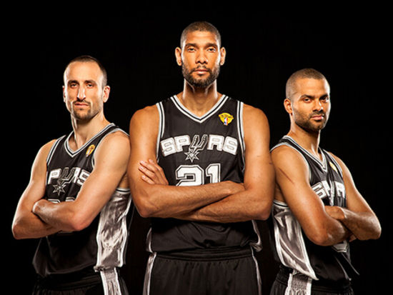 不在伤病名单！申京将在明日对阵快船的比赛中迎来复出（申京伤愈归来，明日对阵快船复出）