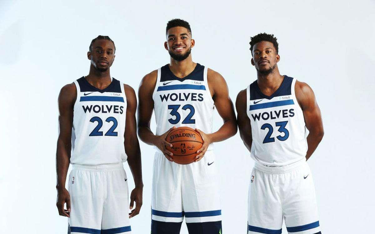 半场战报：瓦伦西亚0-0皇家贝蒂斯，安东尼、阿布德失良机（中场战况：瓦伦西亚与皇家贝蒂斯0-0互交白卷，安东尼与阿布德错失良机）