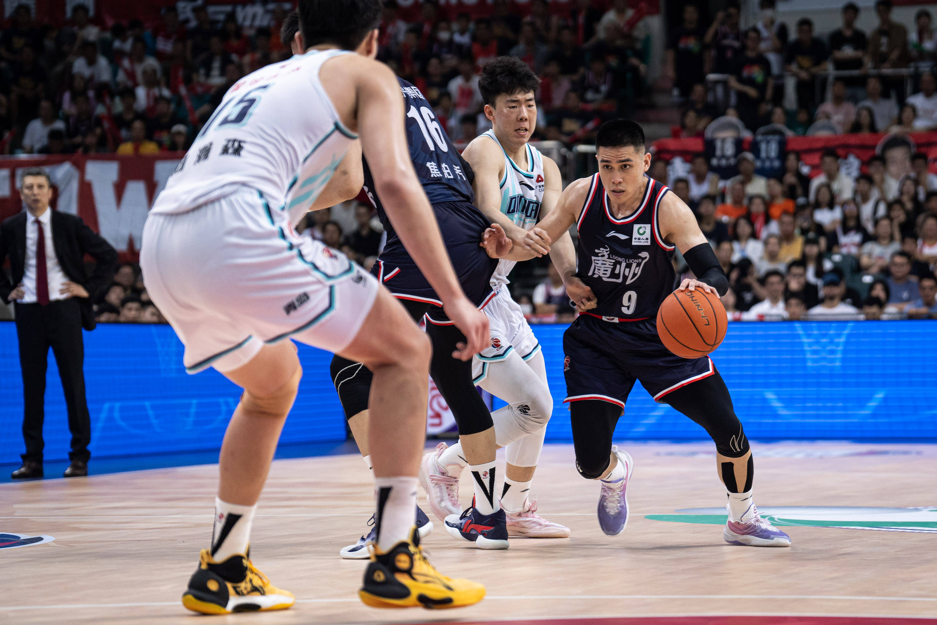 如狮重负！福建男篮明晚再次挑战卫冕冠军（重压之下，福建男篮明晚再战卫冕冠军）