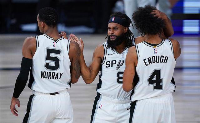 最快女护士＂张水华家人回应医院处分（“最快女护士”张水华家属回应院方处分）