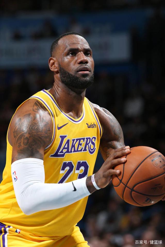 詹姆斯：里夫斯现在是我们的核心成员，他也想要承担这份责任（詹姆斯：里夫斯已是球队核心，愿主动肩负重任）