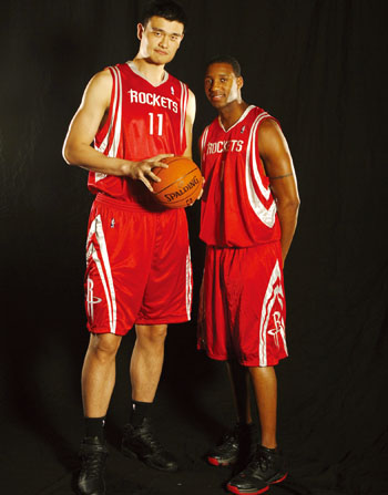 莫兰特受伤，灰熊主场迎战开拓者面临挑战（莫兰特伤停，灰熊主场战开拓者遭遇考验）