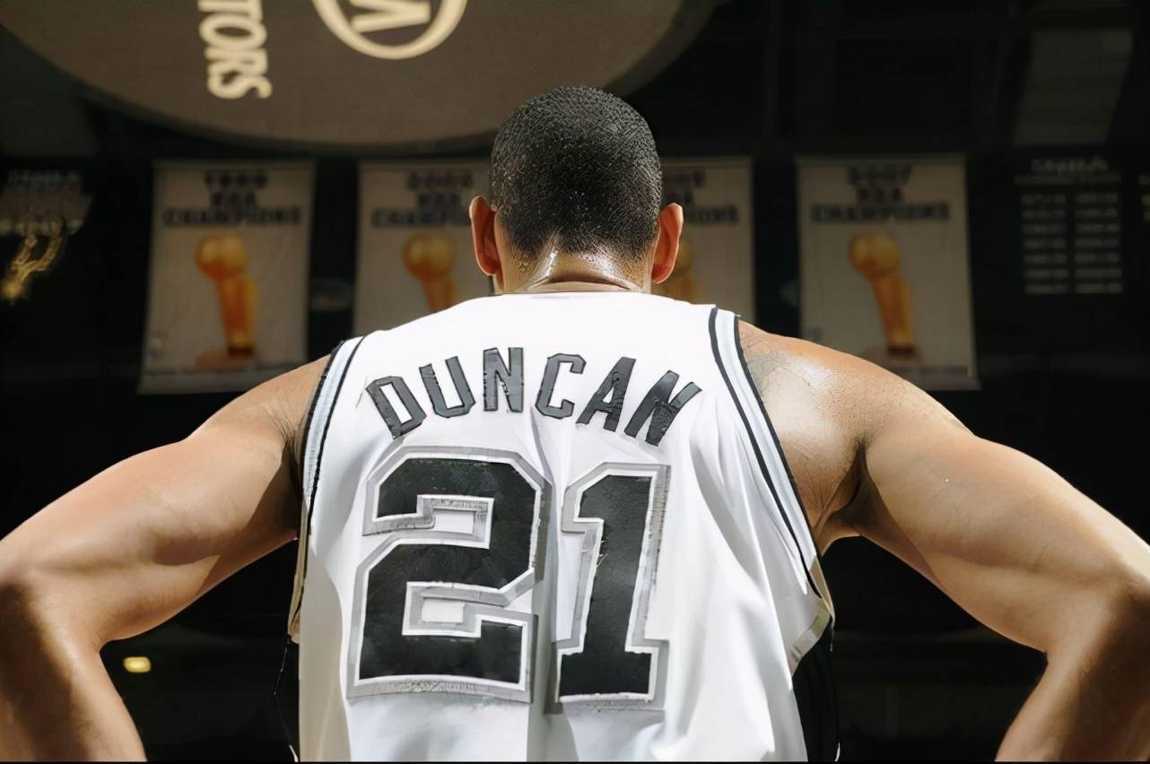 队友羡慕你留洋吗？王博豪：羡慕，我出去有房住（被问队友是否羡慕其留洋，王博豪：当然会，我出国有房可住）