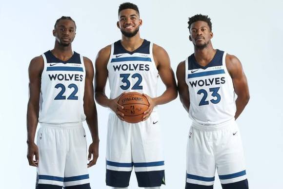 18岁新秀王洪泽CBA首秀获赞成熟如28岁（18岁新秀王洪泽CBA首秀被赞成熟度媲美28岁）